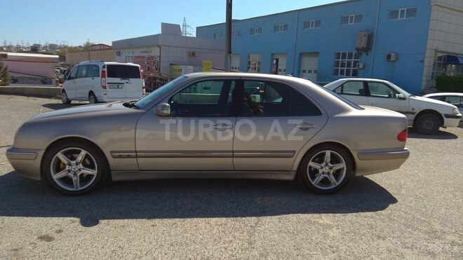 Mercedes E 240 2000, 208,000 km - 2.6 л - Bakı
