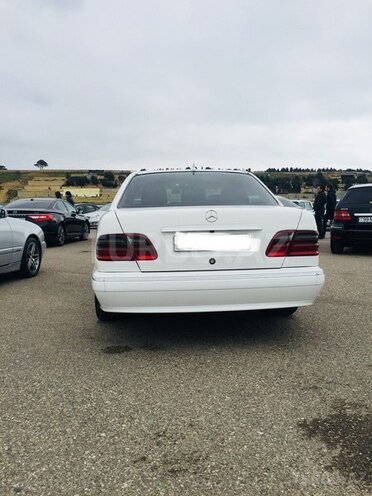Mercedes E 240 2001, 180,000 km - 2.4 l - Bakı