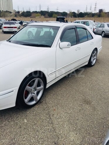 Mercedes E 240 2001, 180,000 km - 2.4 l - Bakı