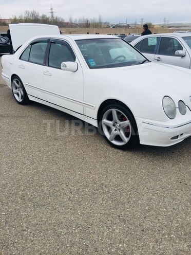 Mercedes E 240 2001, 180,000 km - 2.4 l - Bakı
