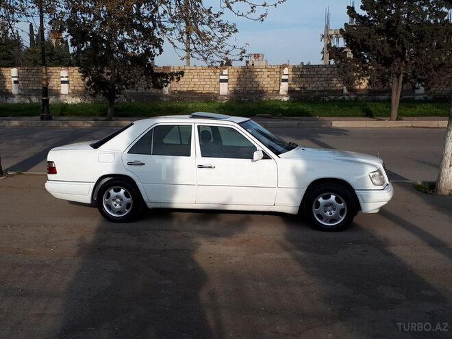 Mercedes E 220 1995, 280,000 km - 2.2 l - Gəncə