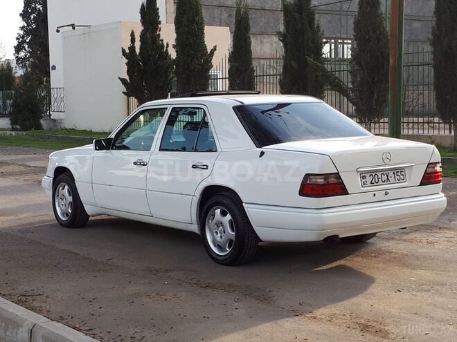 Mercedes E 220 1995, 280,000 km - 2.2 l - Gəncə
