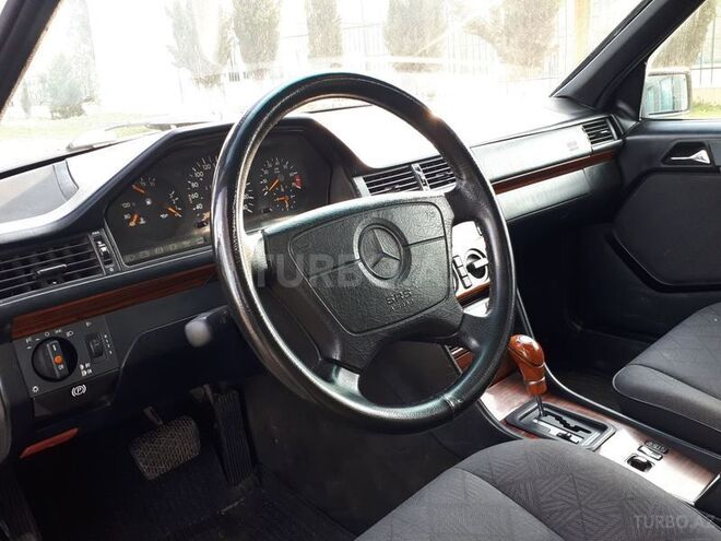 Mercedes E 220 1995, 280,000 km - 2.2 l - Gəncə