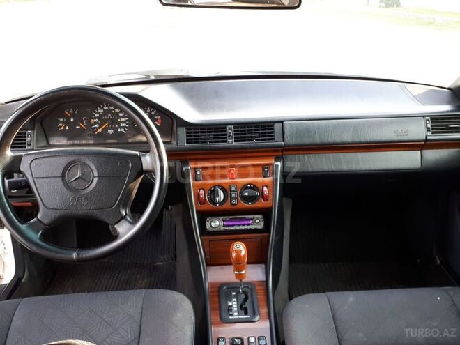 Mercedes E 220 1995, 280,000 km - 2.2 l - Gəncə