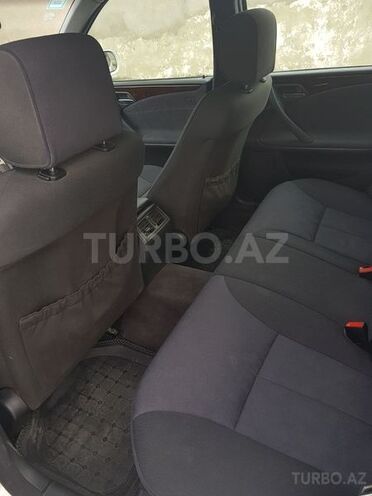 Mercedes E 270 2001, 272,000 km - 2.7 l - Sumqayıt