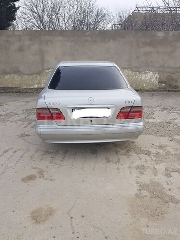 Mercedes E 270 2001, 272,000 km - 2.7 l - Sumqayıt