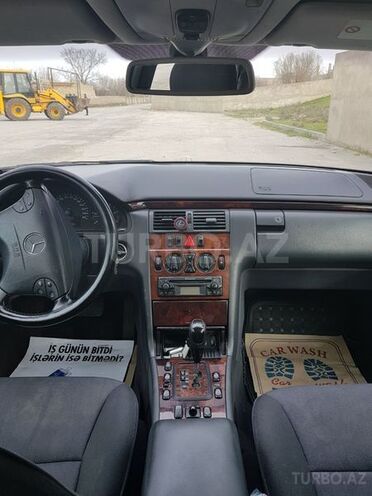 Mercedes E 270 2001, 272,000 km - 2.7 l - Sumqayıt