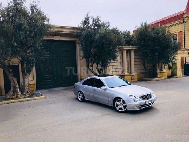 Mercedes E 320 2002, 235,000 km - 3.2 l - Bakı