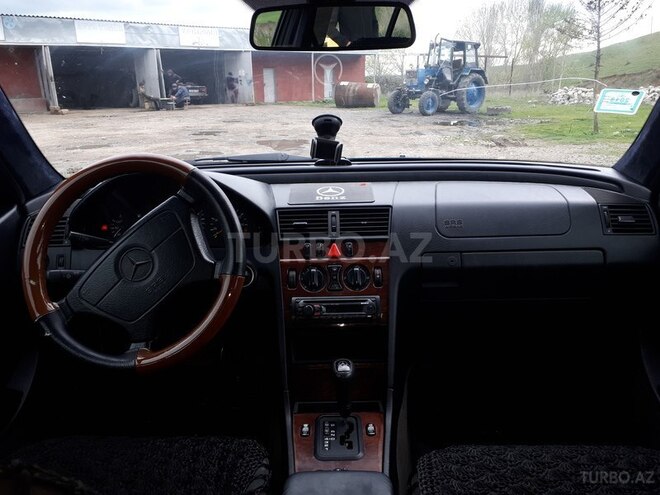 Mercedes C 200 1997, 270,000 km - 2.0 l - Şəki