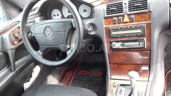 Mercedes E 320 1996, 280,000 km - 3.2 l - Bakı