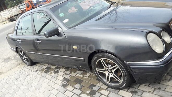 Mercedes E 320 1996, 280,000 km - 3.2 l - Bakı