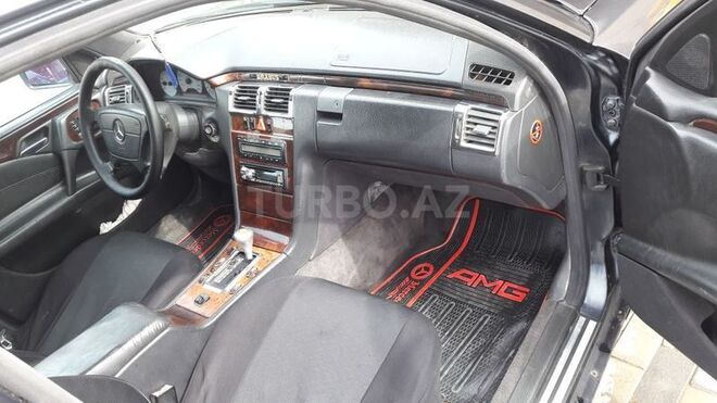 Mercedes E 320 1996, 280,000 km - 3.2 l - Bakı