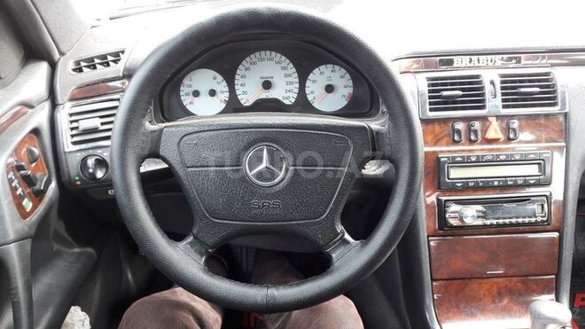 Mercedes E 320 1996, 280,000 km - 3.2 l - Bakı