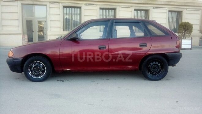 Opel Astra 1994, 200,000 km - 1.6 l - Bakı