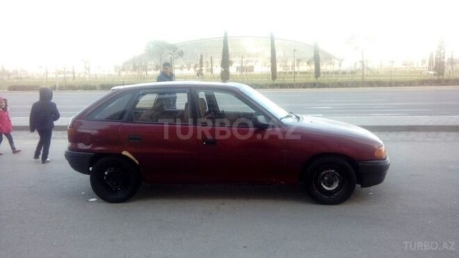 Opel Astra 1994, 200,000 km - 1.6 l - Bakı