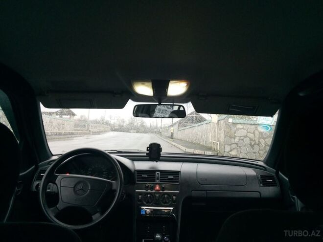 Mercedes C 220 1998, 300,000 km - 2.2 л - Qəbələ