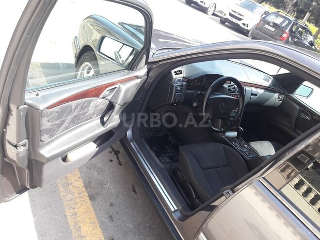 Mercedes E 230 1997, 320,000 km - 2.3 л - Bakı