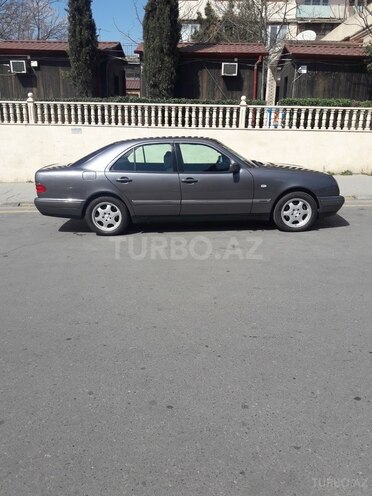 Mercedes E 230 1997, 320,000 km - 2.3 л - Bakı