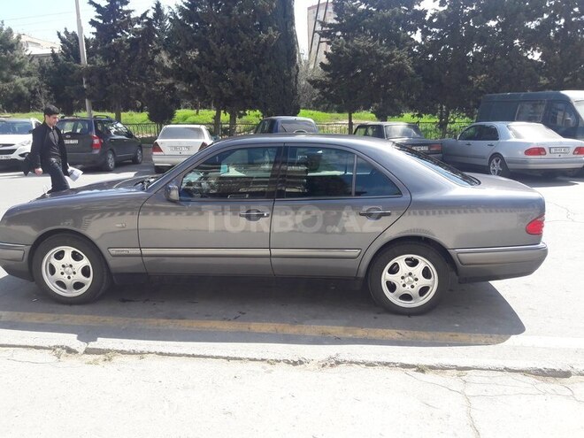Mercedes E 230 1997, 320,000 km - 2.3 л - Bakı