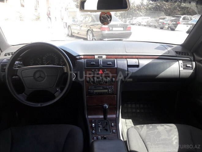 Mercedes E 230 1997, 320,000 km - 2.3 л - Bakı