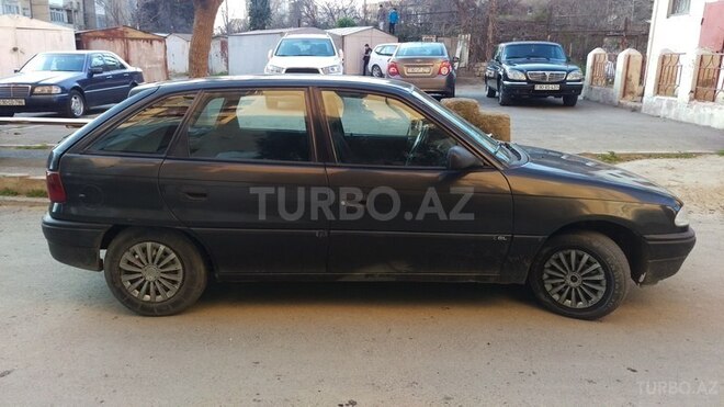 Opel Astra 1995, 100,000 km - 1.4 l - Bakı
