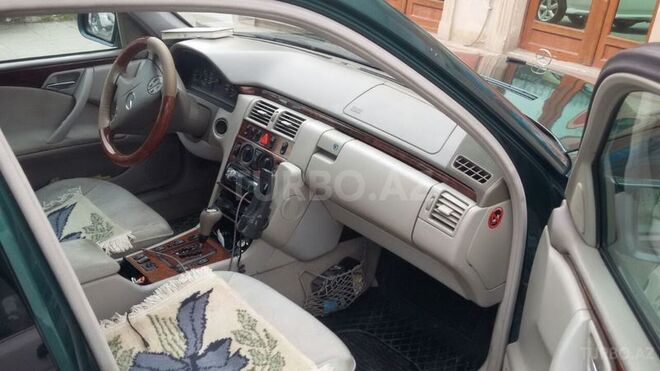 Mercedes E 240 1999, 200,000 km - 2.4 л - Bakı
