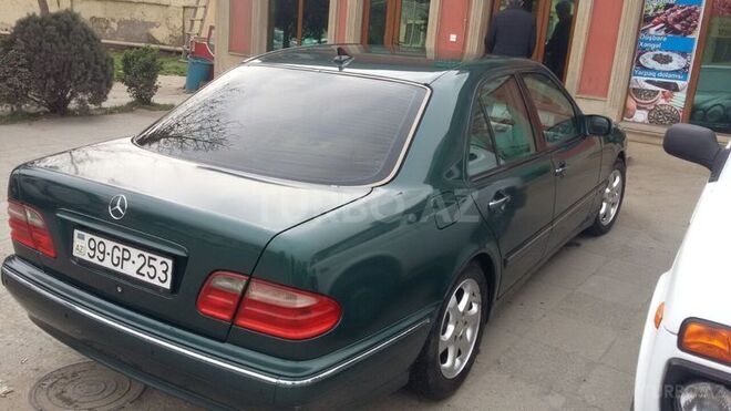 Mercedes E 240 1999, 200,000 km - 2.4 л - Bakı