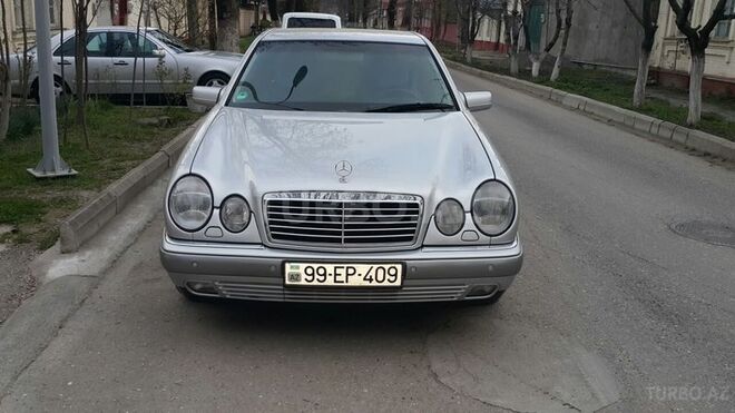 Mercedes E 240 1999, 300,000 km - 2.6 l - Quba