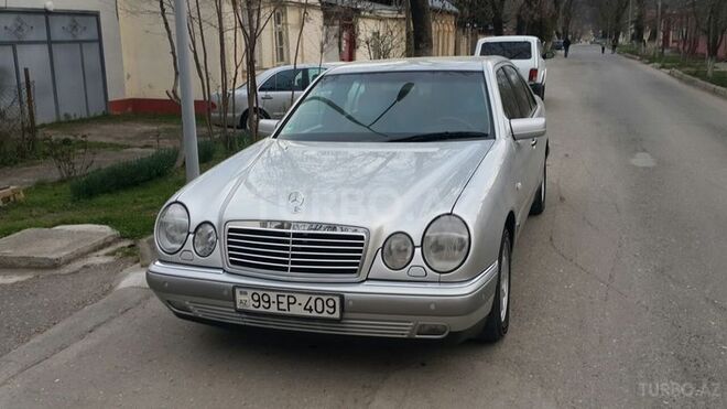 Mercedes E 240 1999, 300,000 km - 2.6 l - Quba