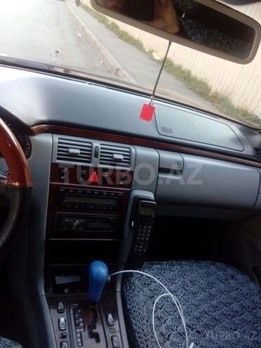 Mercedes E 240 1998, 355,555 km - 2.4 l - Bakı