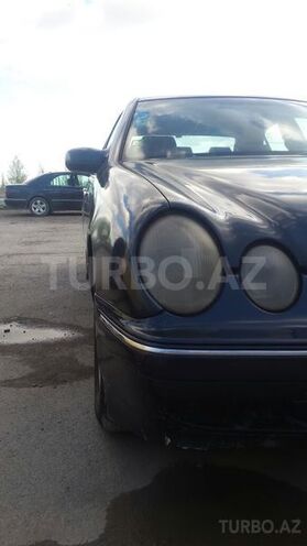 Mercedes E 220 2000, 456,987 km - 2.2 l - Bakı
