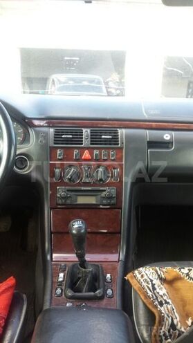 Mercedes E 220 2000, 456,987 km - 2.2 l - Bakı