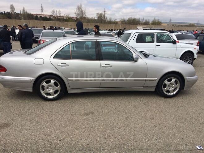 Mercedes E 220 2001, 351,600 km - 2.2 l - Bakı