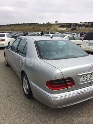 Mercedes E 220 2001, 351,600 km - 2.2 l - Bakı