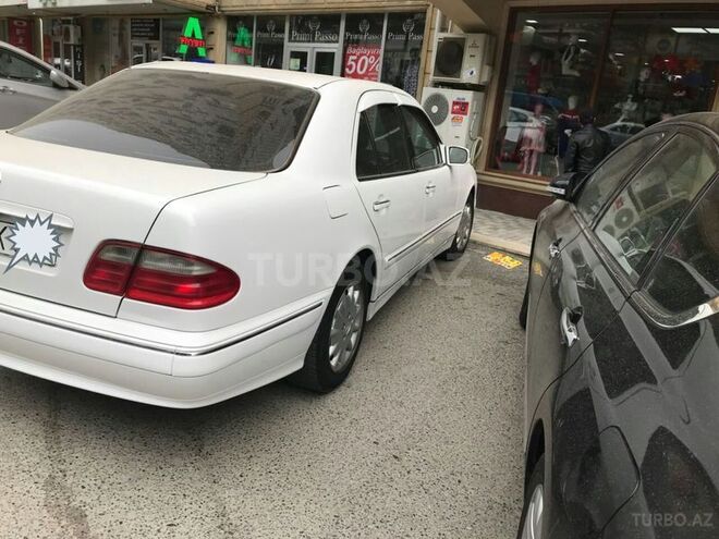 Mercedes E 240 2000, 380,000 km - 2.6 l - Bakı