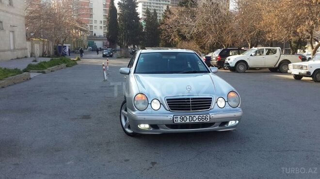 Mercedes E 240 2001, 272,000 km - 2.6 л - Bakı