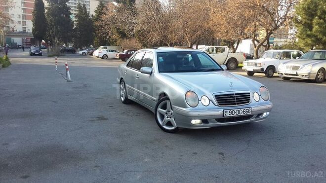 Mercedes E 240 2001, 272,000 km - 2.6 л - Bakı