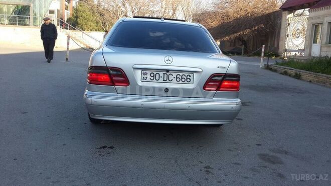 Mercedes E 240 2001, 272,000 km - 2.6 л - Bakı