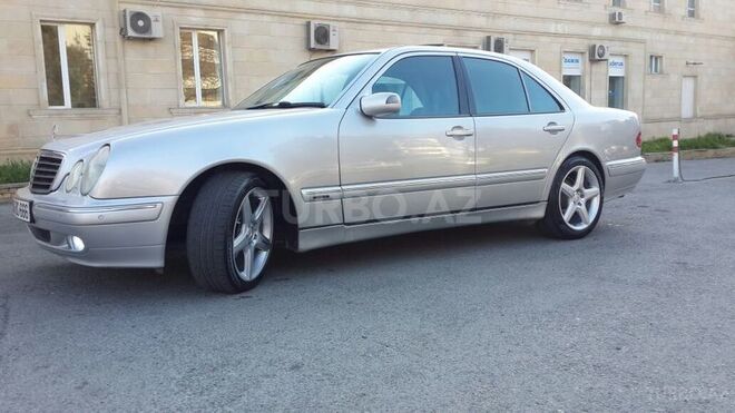 Mercedes E 240 2001, 272,000 km - 2.6 л - Bakı