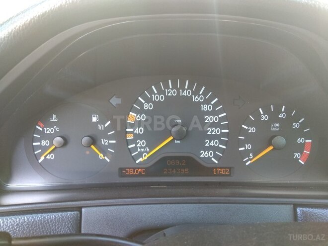 Mercedes E 280 1998, 235,000 km - 2.8 л - Bakı