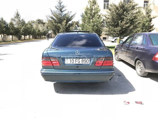 Mercedes E 240 2001, 170,068 km - 2.6 l - Bakı