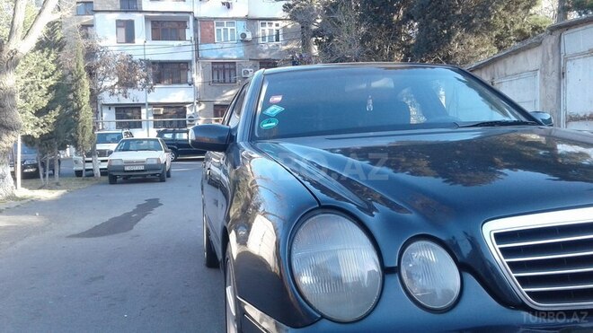 Mercedes E 270 2001, 323,253 km - 2.7 l - Bakı