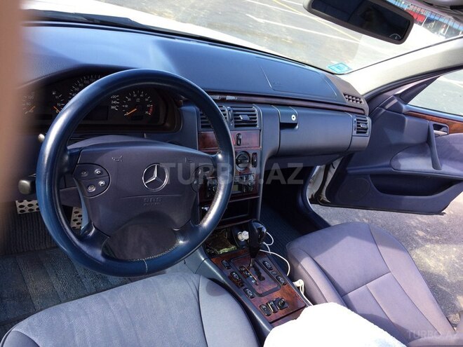 Mercedes E 240 2001, 328,000 km - 2.6 л - Bakı