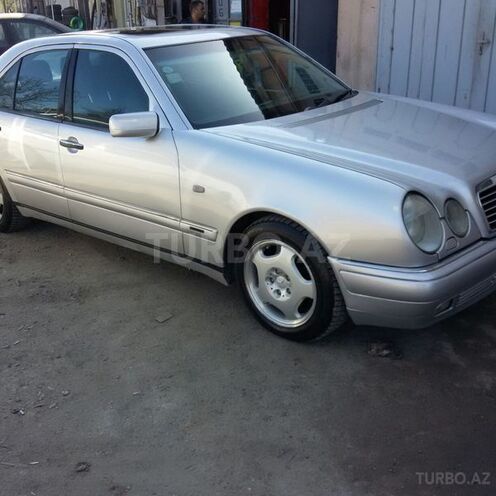 Mercedes E 280 1998, 268,000 km - 2.8 l - Quba