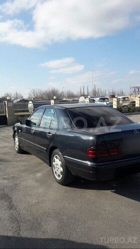 Mercedes E 220 1999, 496,853 km - 2.2 l - Bakı