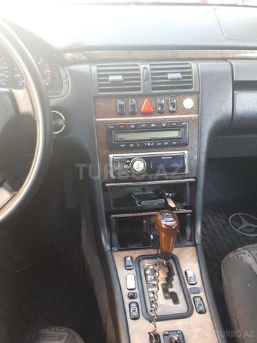 Mercedes E 220 1999, 496,853 km - 2.2 l - Bakı