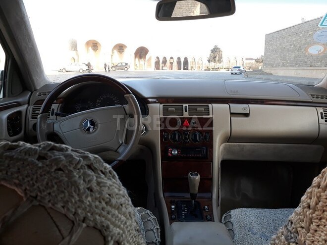 Mercedes E 240 1998, 252,634 km - 2.4 л - Bakı