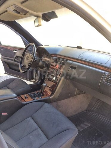 Mercedes E 240 1998, 272,000 km - 2.4 l - Bakı