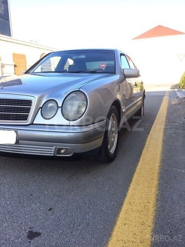 Mercedes E 240 1998, 272,000 km - 2.4 l - Bakı