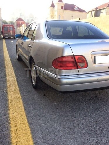 Mercedes E 240 1998, 272,000 km - 2.4 l - Bakı